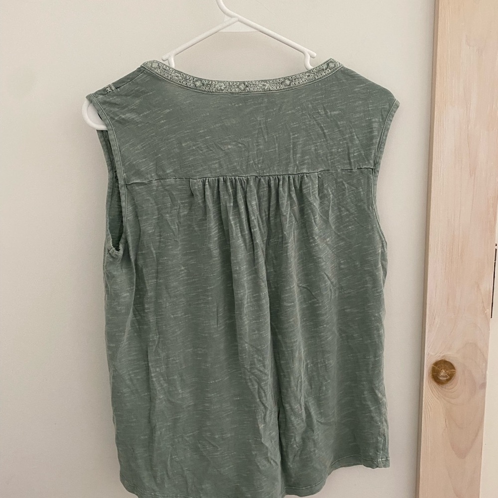 Lucky Brand Embroidered Sleeveless Green Top / Blouse Sz. M - Picture 3 of 3